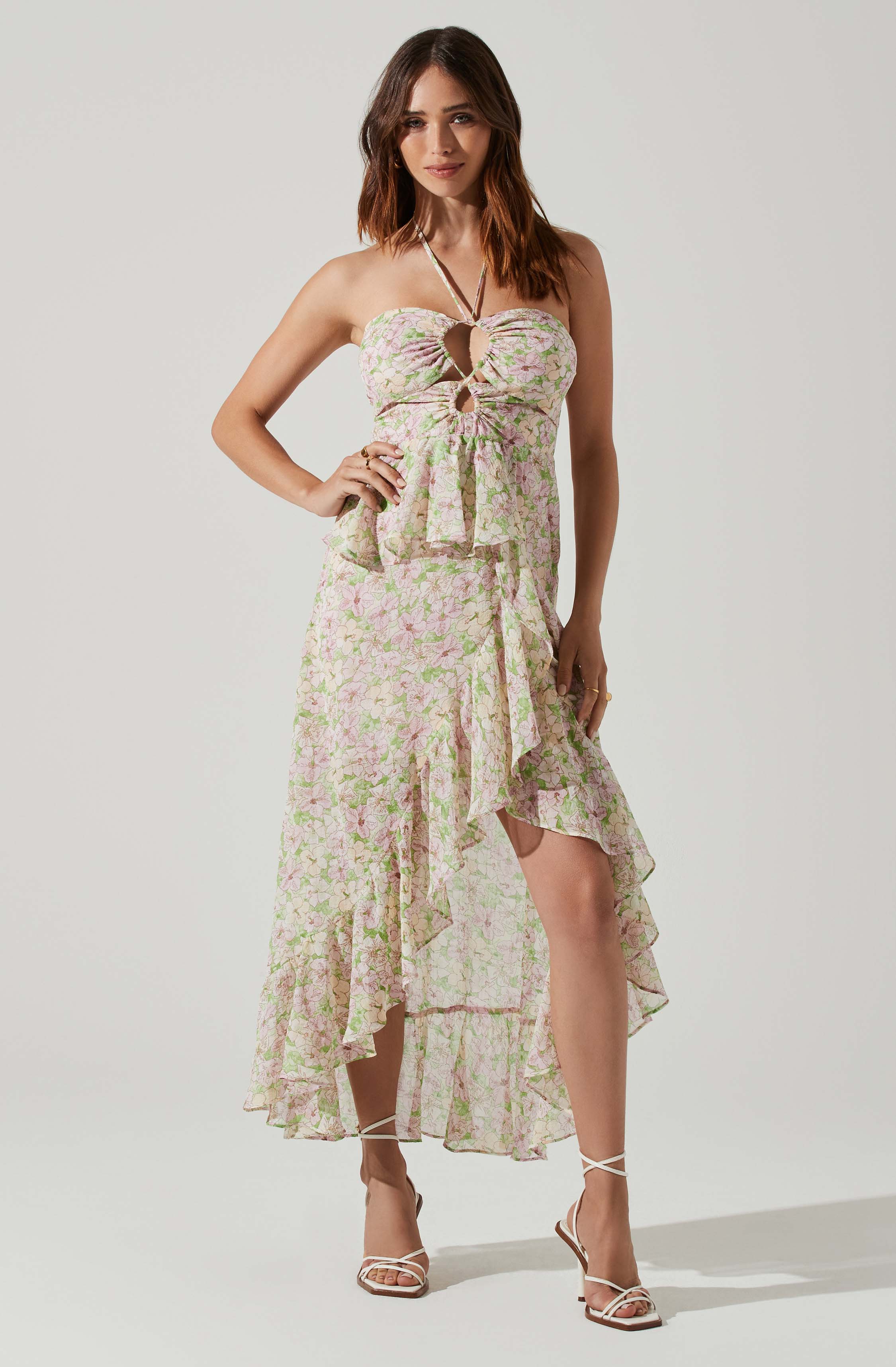 Honeymoon Outfits & Dresses For The Bride: Tropical Beach Clothes