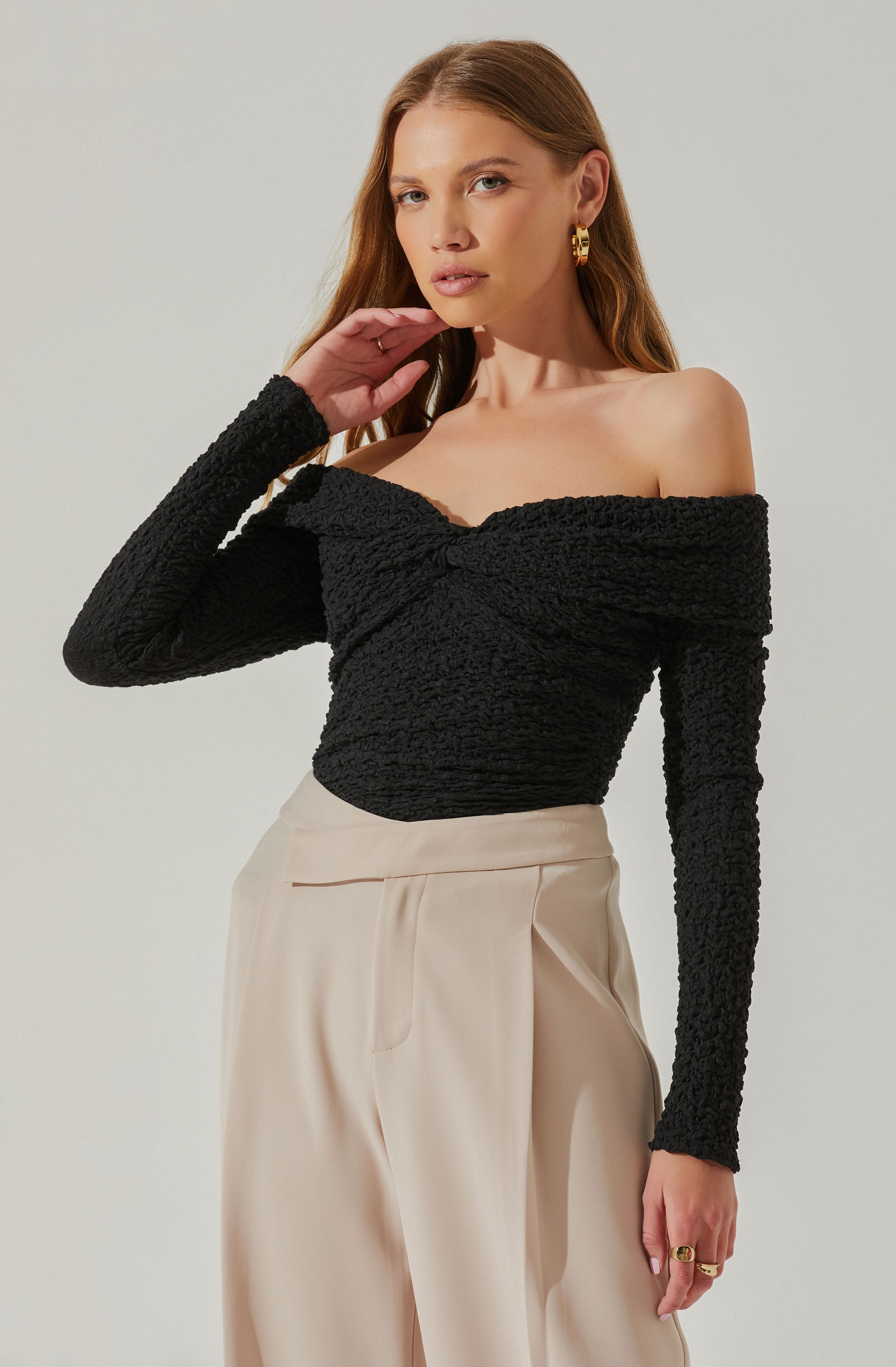 Fashion Factor  ✨ ▫️SEAMLESS RIB OFF-THE-SHOULDER TOP 🏷️0185