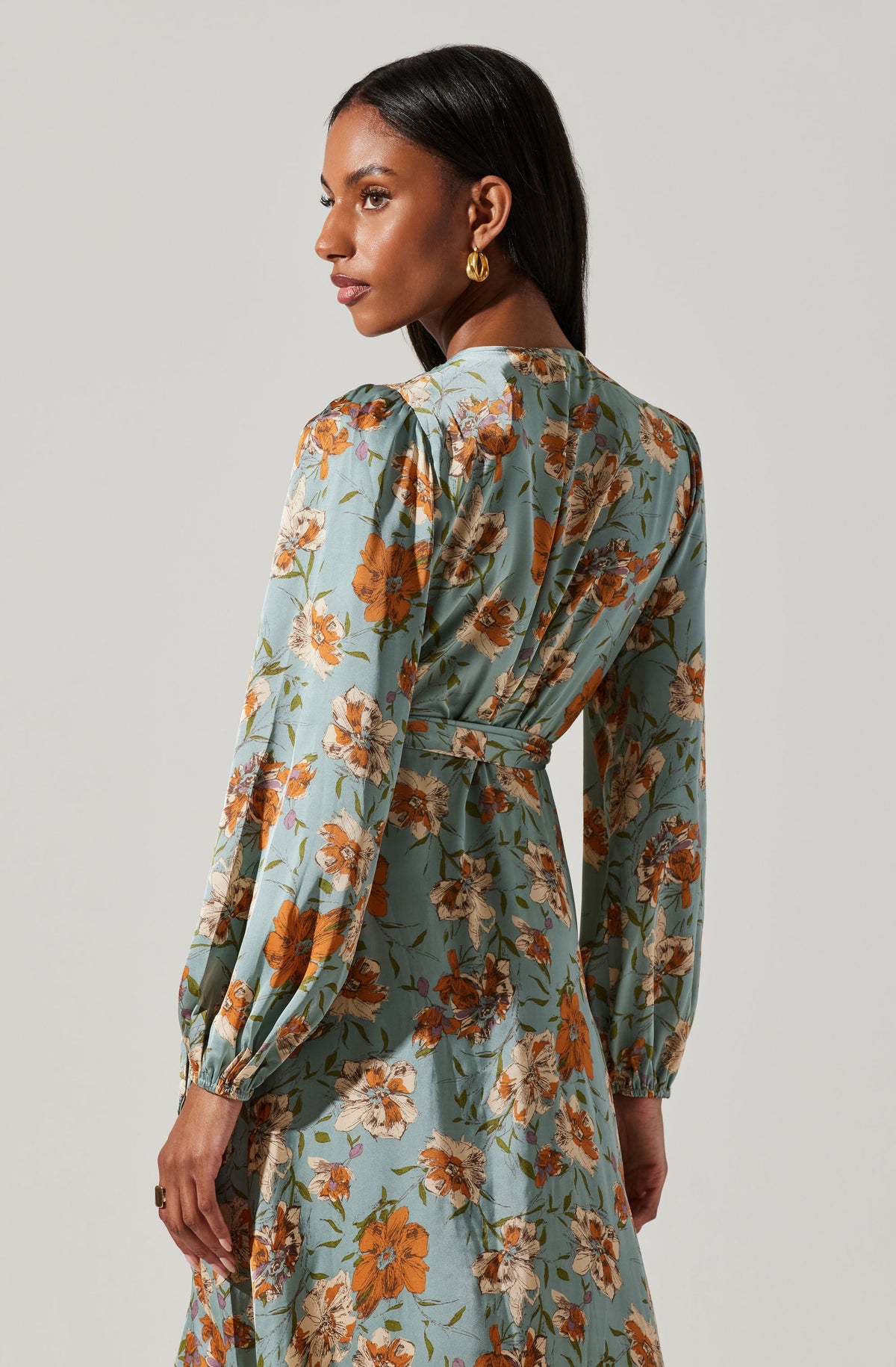CALI Scoop Neck Long Sleeve Midi Dress – OUTCAST