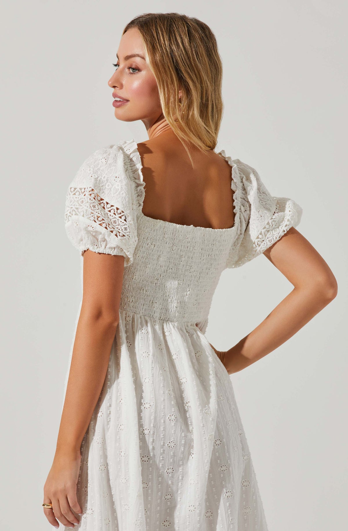 Eyelet dress best sale with sleeves