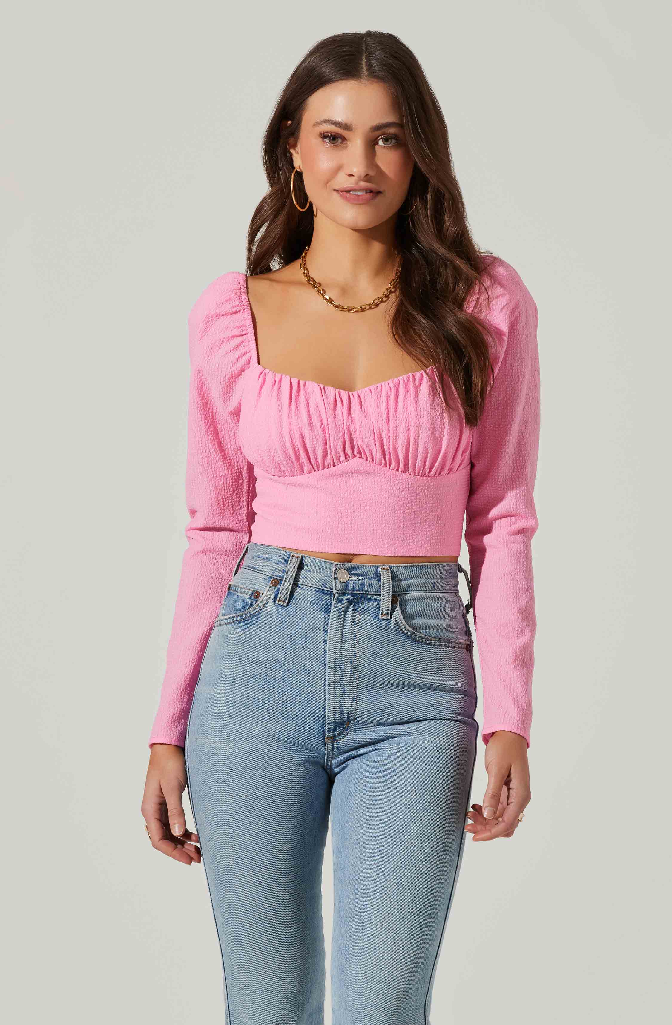 Women's Loose-fitting Crop Top - Long Puffy Sleeves and Straight-cut  Neckline / Pink